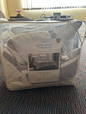 Threshold Applique Border Comforter Set - White and Light Gray